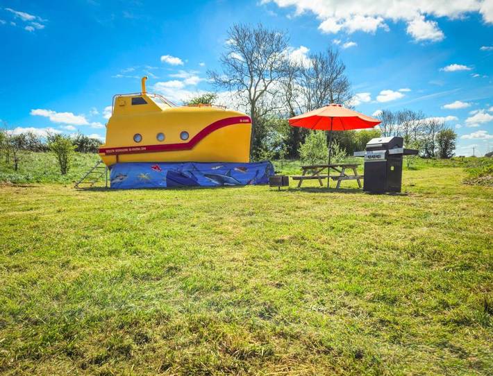 Camping for 4 people, with Hot tub and Garden as well as View in Somerset