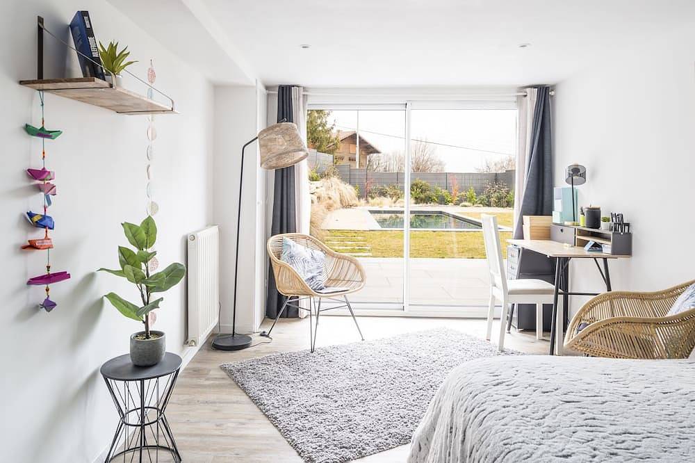 Spacious villa at the foot of the chartreuse 12p. 5 bedrooms, pool. mountain view in Saint-Nazaire-les-Eymes, Isère