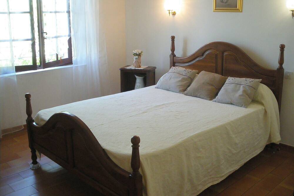 Vakantiehuis met omheind zwembad in Cabrières d'Avignon, in de Luberon in Cabrières-d'Avignon, Parc naturel régional du Luberon