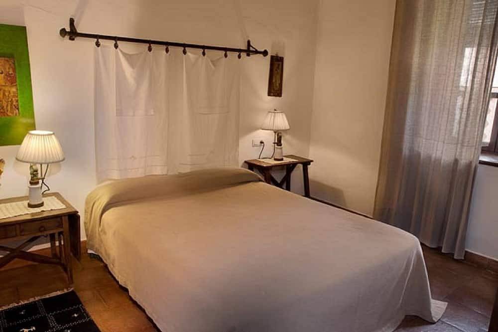 Casa rural con encanto y piscina a 3 km de la ciudad de Granada. Aparcamiento in Churriana de la Vega, Provincia de Granada