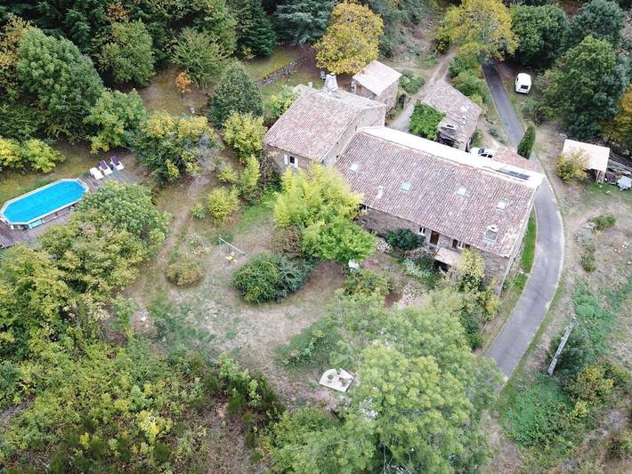 Location de vacances pour 10 personnes, avec vue ainsi que terrasse et piscine, animaux acceptés à Bozas