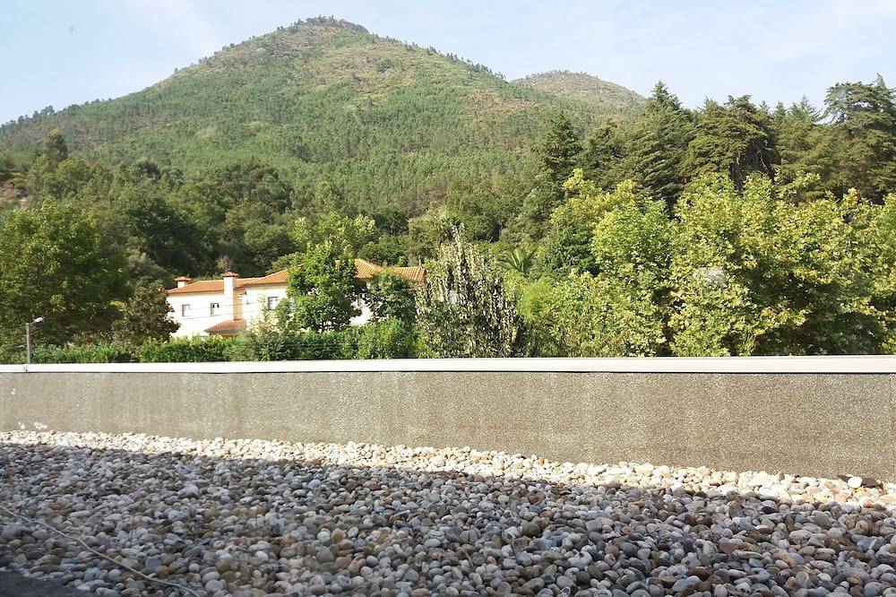 Moderne villa, gelegen op een groene plek, ideaal voor gezinnen of groepen. in Vilar de Ferreiros, Vila Real District
