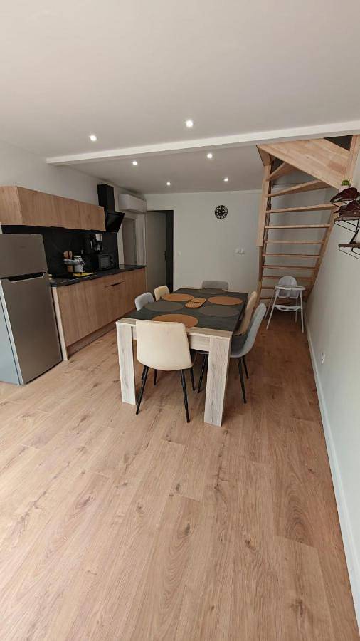 Gîte pour 6 personnes, avec Terrasse à Crêches-sur-Saône - 2