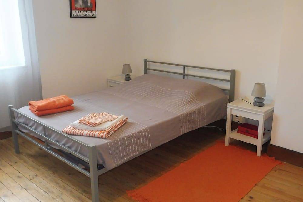 Grande maison de 300 m2 au pied de la Montagne Noire. in Labruguière, Région de Castres