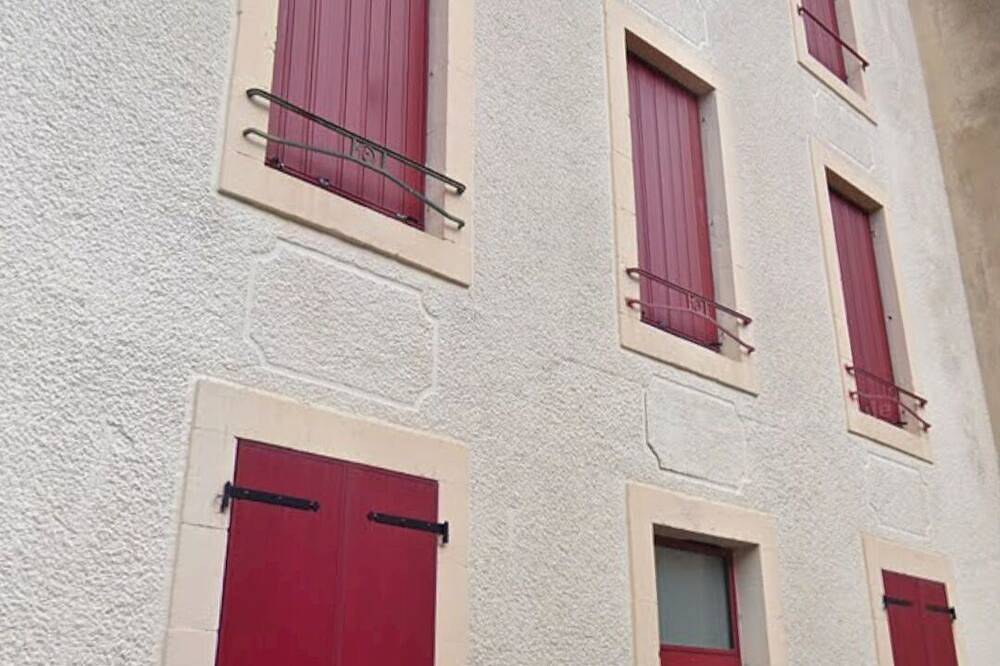Entire apartment, 20.50M2 Studio on the ground floor For 1 Or 2 People in Néris-les-Bains, Montluçon region