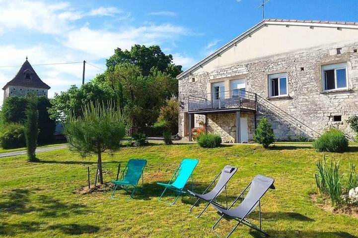 Location de vacances pour 4 personnes, avec jardin et piscine à Saux