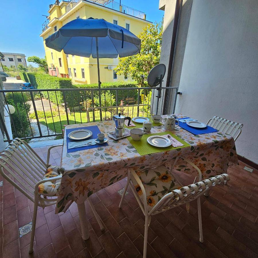 Appartamento intero, Mariluna - Grande terrazza a un passo dal Mare in Marinella di Sarzana, Sarzana
