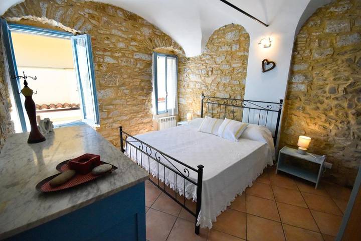 Gîte pour 4 personnes, avec vue et terrasse dans Lingueglietta