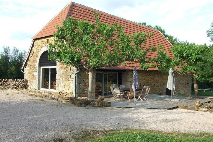 Location de vacances pour 12 personnes, avec jardin à Sonac