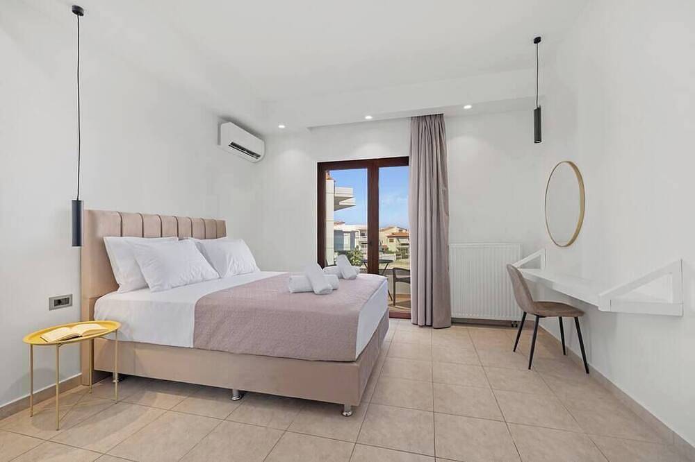 7 min from Center | 6Br Villa | w/ Airport Shuttle in Rhodos Stadt, Rhodos