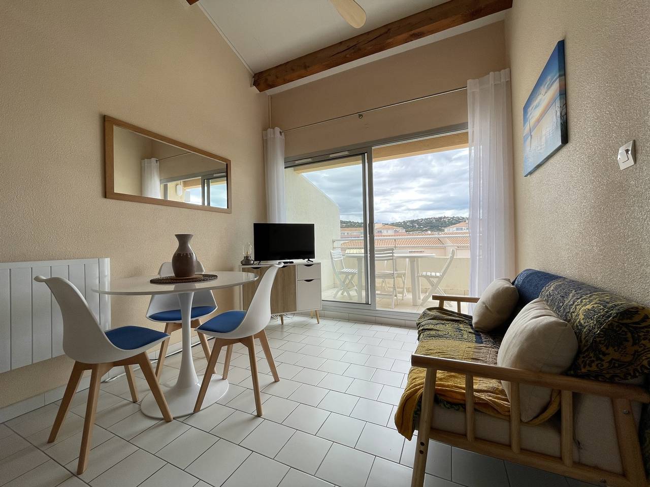 Appartement entier, Superbe 2 pièces mezzanine, près plage, parking inclus, animaux admis in Sète, Côte d'Améthyste