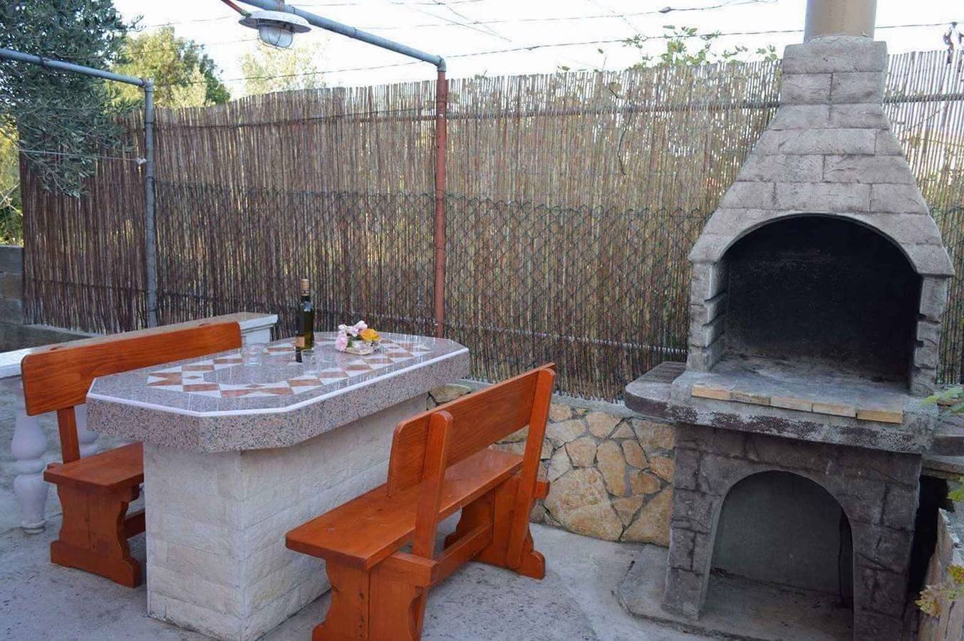 Ganze Ferienwohnung, Ferienwohnung mit Garten und Grill  in Kukljica, Uglijan