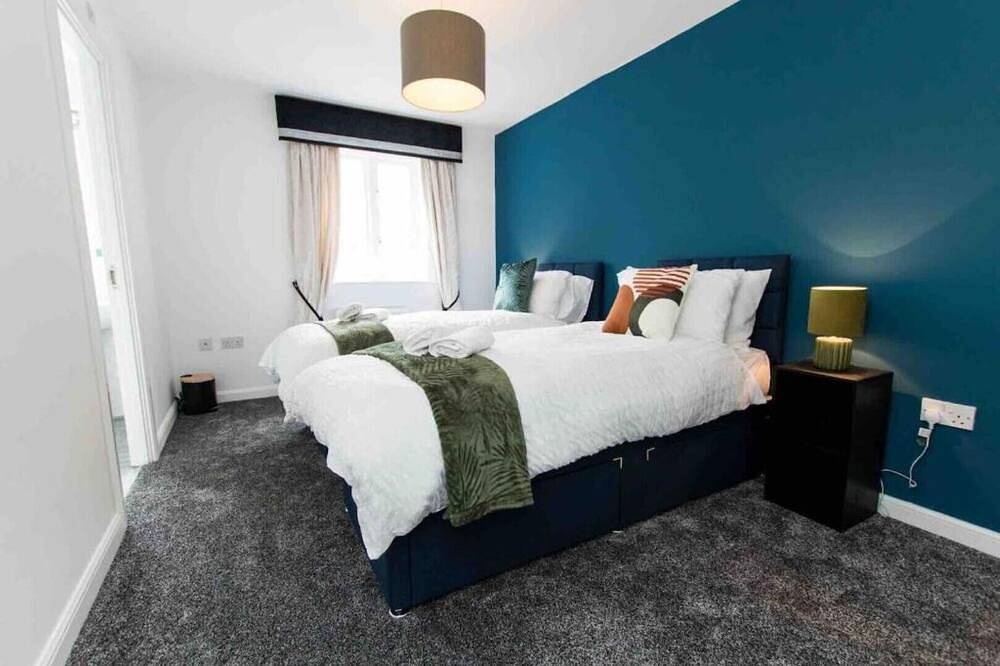 Cloudstay Birmingham Town House by the lakes in Walsall, Birmingham Area