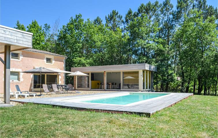 Location de vacances pour 10 personnes, avec terrasse et piscine à Saint-Rémy (Dordogne)