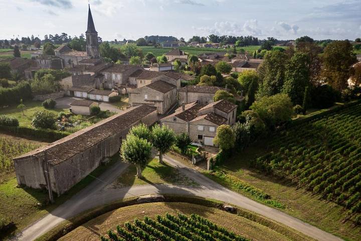 Location de vacances pour 10 personnes, avec jardin et vue, animaux acceptés à Saint-Christophe-des-Bardes - 3