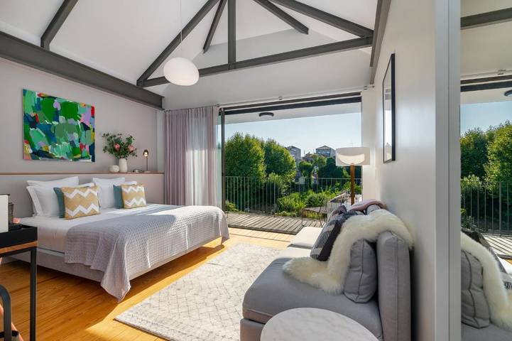 Chambre d’hôte pour 32 personnes, avec Balcon et Terrasse ainsi que Jardin et Piscine dans Marina Porto
