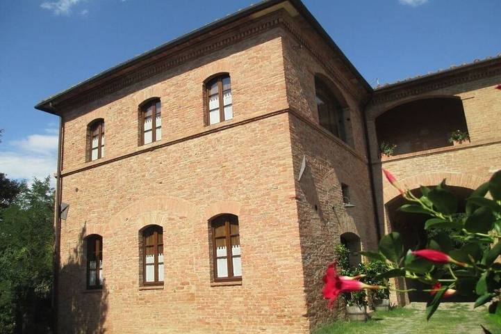 Appartamento in Agriturismo con piscina, a due passi dal paese. in Monteroni d'Arbia, Siena e dintorni
