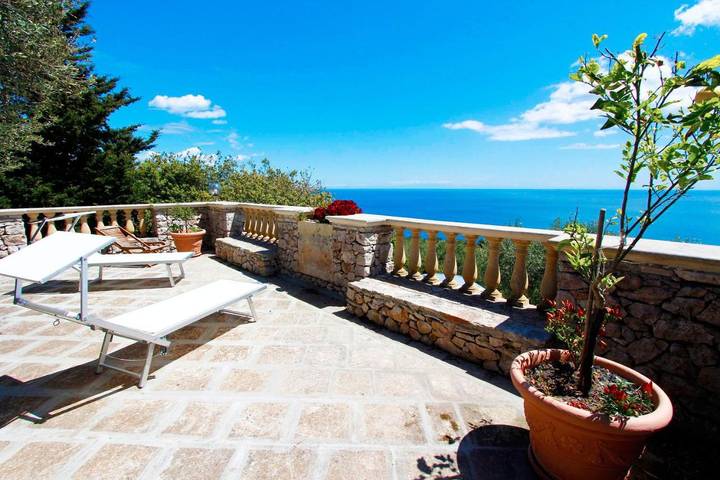 Location de vacances pour 2 personnes, avec vue et jardin, animaux acceptés à Corsano - 2