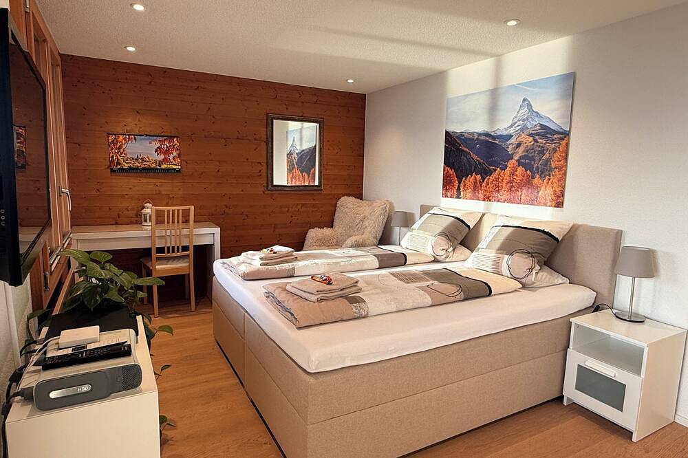 Chalet swisslakeview - stunning lake & mountain views\nsunny, quiet, countryside in Sigriswil, Meer van Thun