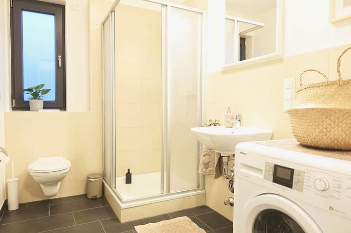 Apartamento entero, ★New★ Modern apartment | close to the city | parking space in Coblenza, Osteifel