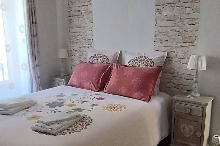 Location de vacances pour 4 personnes, avec jardin dans Latillé