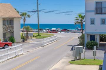 Vacation Rental for 6 Guests in Miramar Beach, Emerald Coast, Picture 3