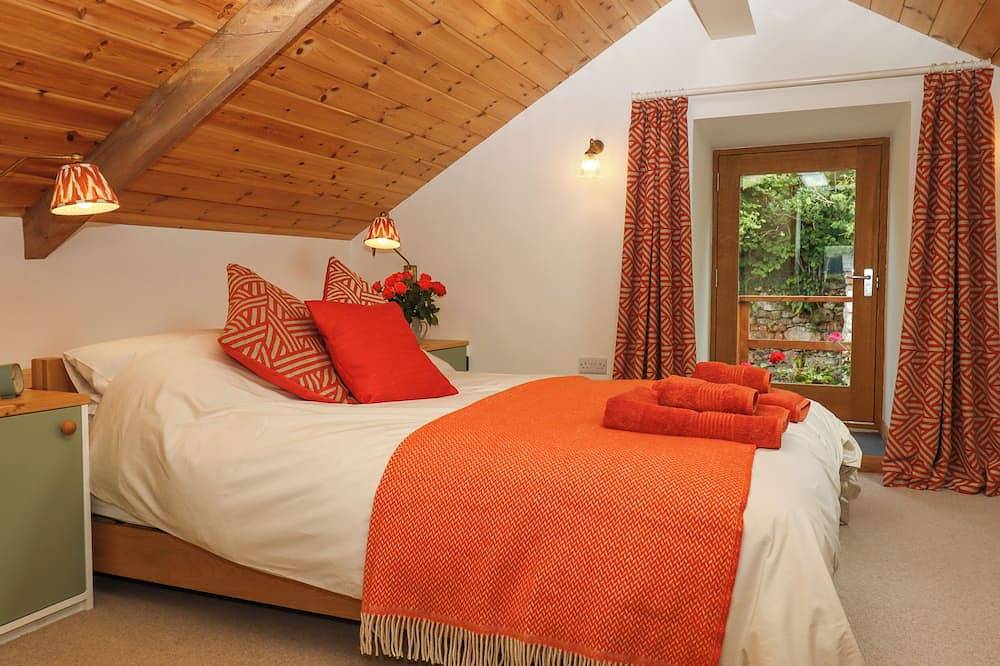 Lingcombe Barn, pet friendly, character holiday cottage in Chagford in Chagford, Dartmoor