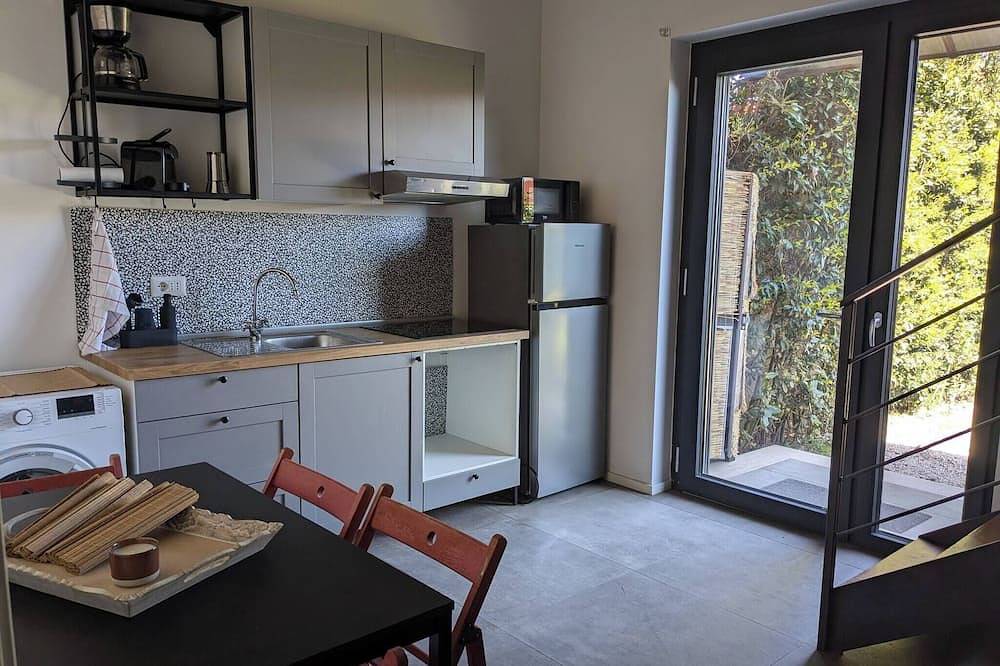 Entire apartment, Charming Italian Countryside Retreat for Family Getaways in Fregene, Rome Province