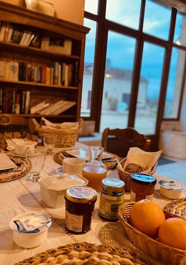 Location de vacances pour 14 personnes, avec terrasse ainsi que jardin et piscine à Sainte-Foy-de-Longas - 3