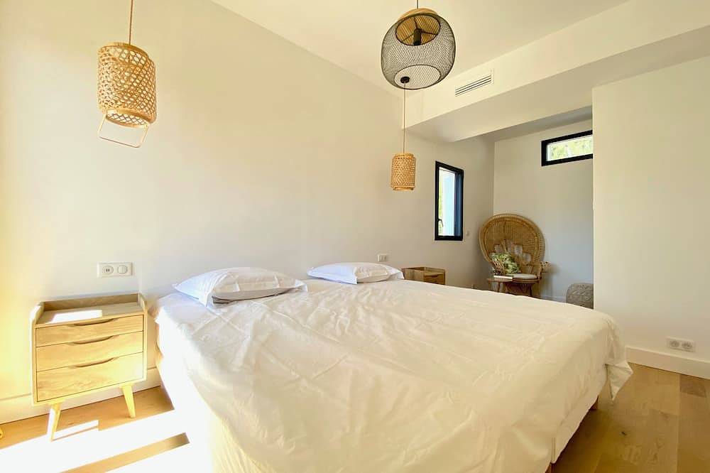 3-bedroom villa with swimming pool and panoramic sea view over the Gulf of Sagone. in Sagone, Vico