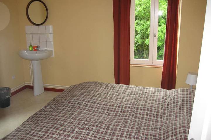 Location de vacances pour 5 personnes, avec terrasse et jardin à Signy-le-Petit - 3