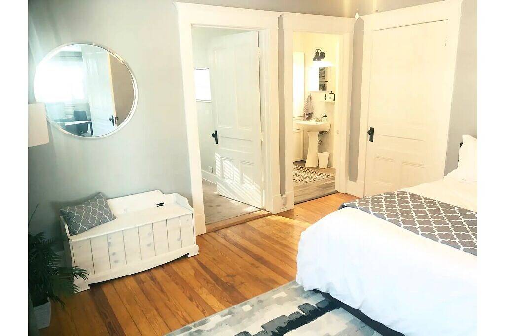 Ivywild Bungalow ↠Close to Trails/Downtown/Shops↞ in Broadmoor, Colorado Springs