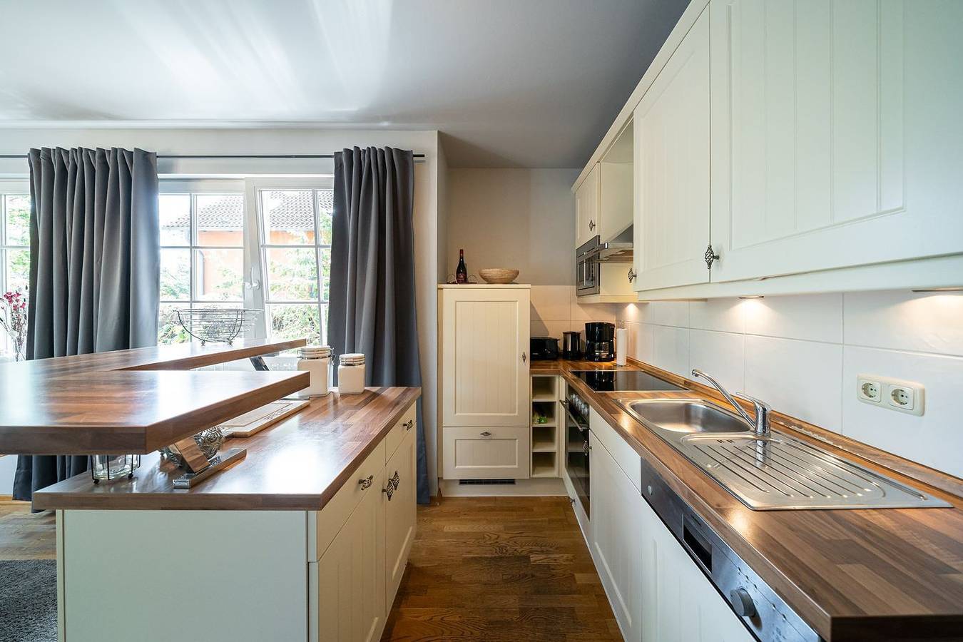 Ganze Wohnung, Ferienwohnung "Strandrose"- im Erdgeschoss ca.68 m² für 2-4 Personen im Ortskern in Ahrenshoop, Fischland