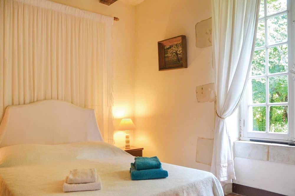 Superbe maison de 5 chambres à Luche. in Luché-Pringé, Sarthe