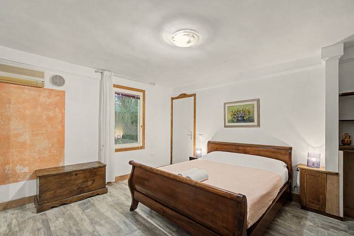 Apartment 'Camera Giuly' with Shared Garden, Wi-Fi and Air Conditioning in Mestre, Venice