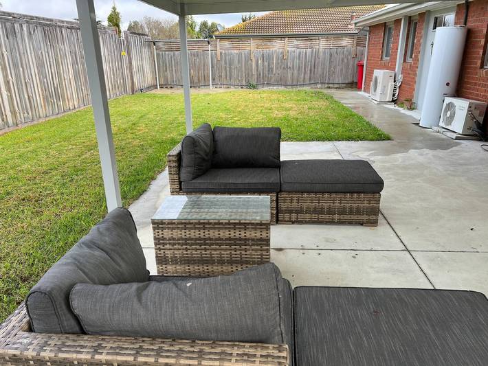 2 bedroom private unit with enclosed back yard in Shire of East Gippsland