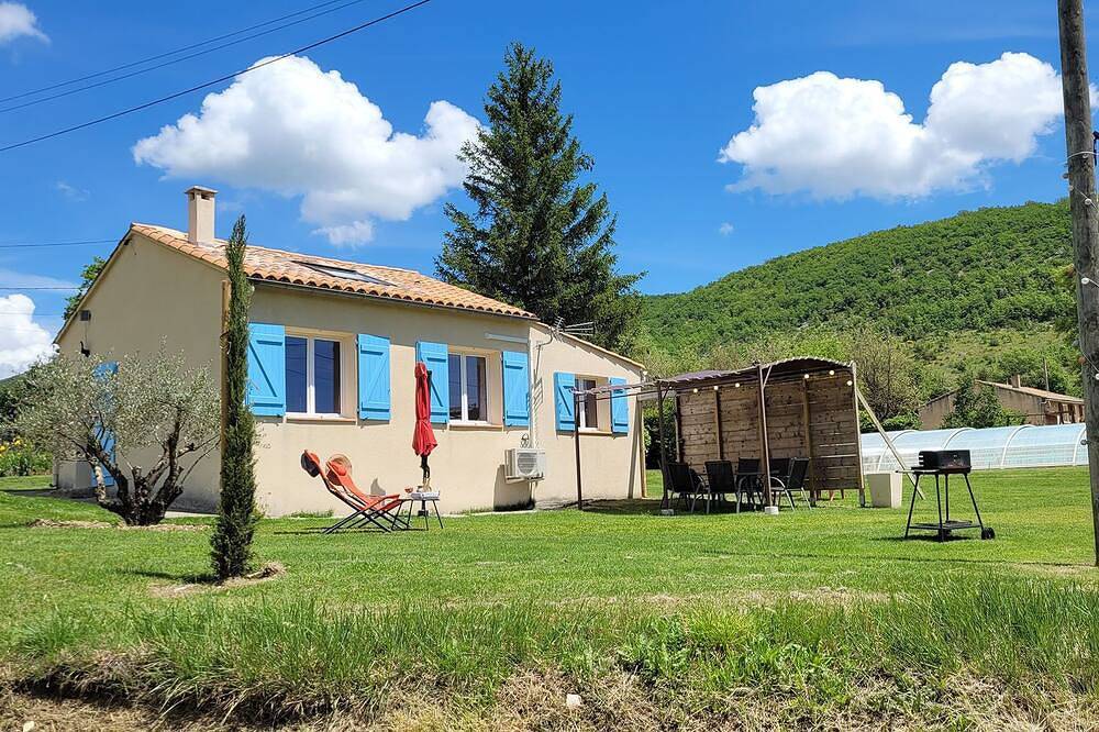 Vacances au soleil dans gite calme et confortable (animaux bienvenus) in Banon, Région de Forcalquier