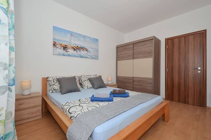 Ganze Wohnung, Tudija 2 - Fewo 25m vom Strand in Okrug Gornji, Ciovo