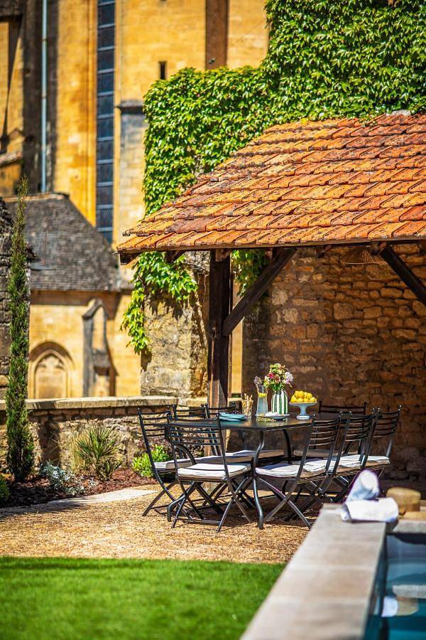 Location de vacances pour 6 personnes, avec jardin ainsi que piscine et vue, adapté aux familles dans Rue Typique De Sarlat Sarlat La Caneda - 4
