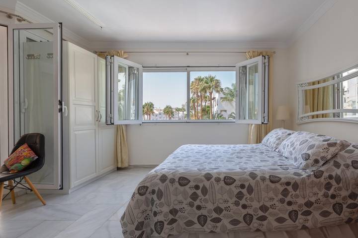 Entire apartment, Apartment Puerto marina with Wi-Fi, A/C & Terrace in Benalmádena Costa, Benalmádena