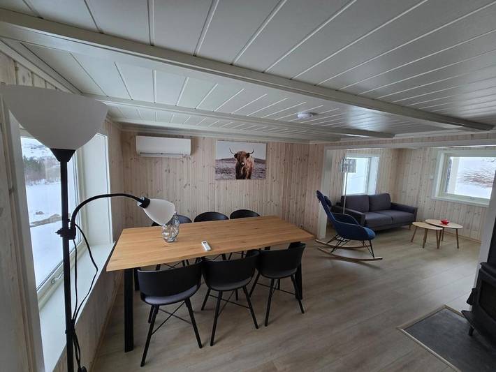 Location de vacances pour 6 personnes, avec vue ainsi que jardin et terrasse à Leknes - 3