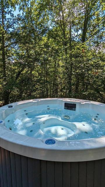 Maison de campagne pour 6 personnes, avec jacuzzi et jardin ainsi que terrasse et piscine à Biron