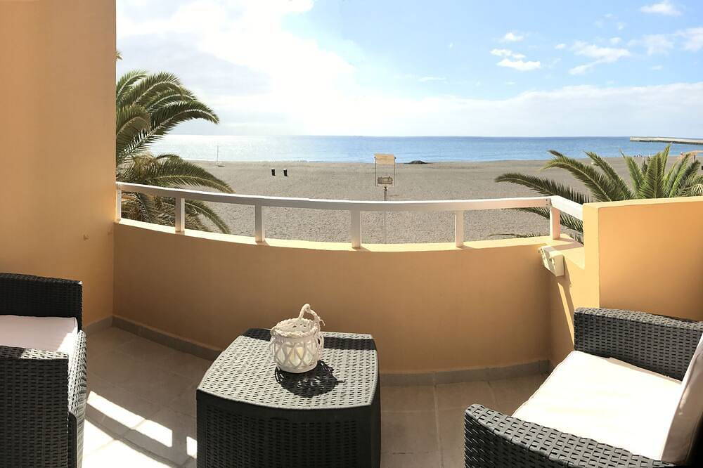 Entire apartment, Ocean View apartments. Beachfront Ocean view terrace. Wifi. Parking in Playa de Gran Tarajal, Gran Tarajal