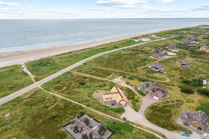 Ferienhaus für 12 Personen, mit Balkon/Terrasse und Whirlpool sowie Pool und Sauna in Blavand - 2