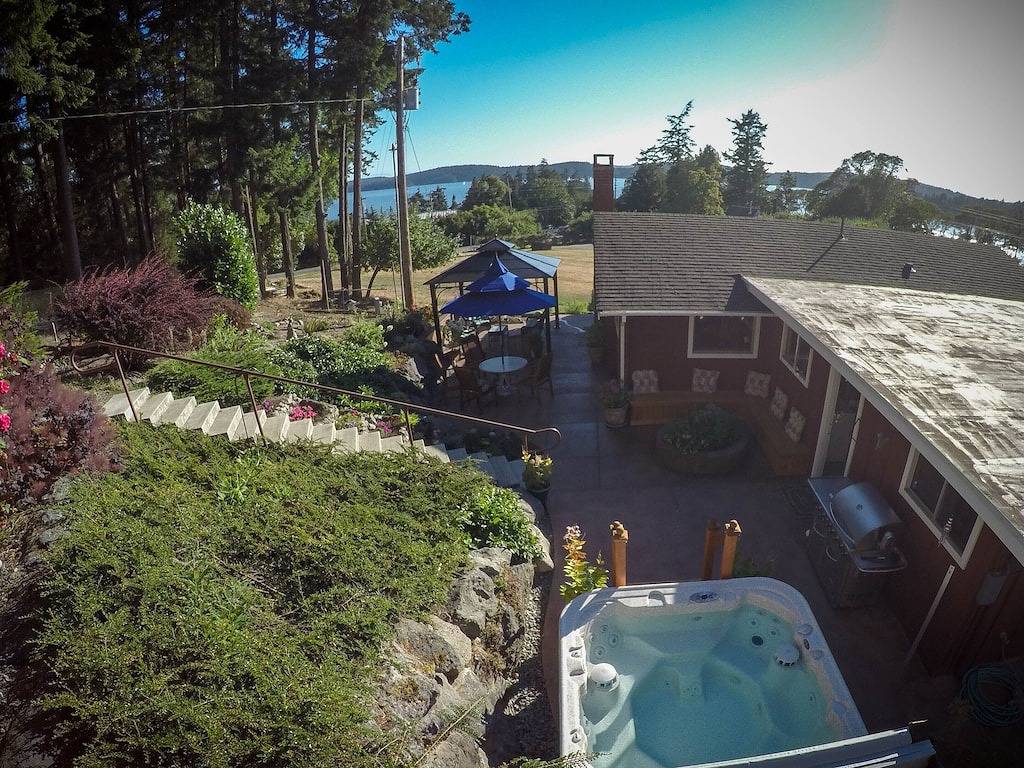 Cedar Orchard Cabin. in Orcas Island