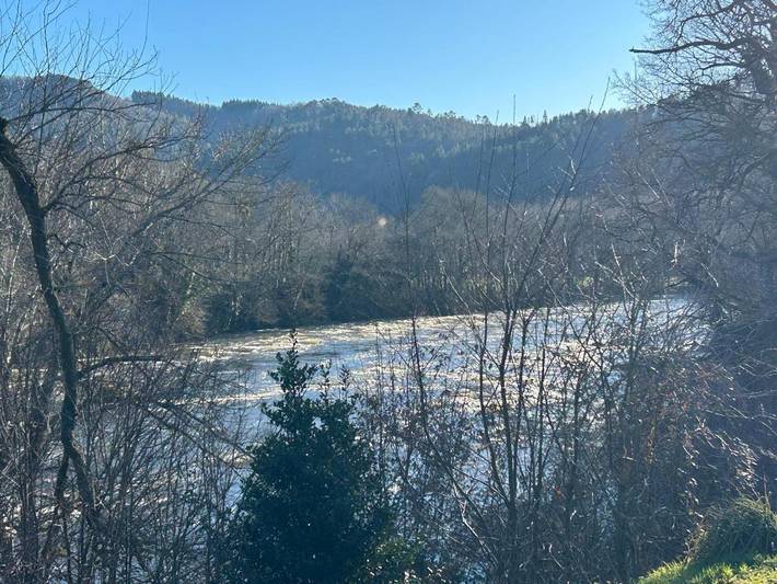 Location de vacances pour 6 personnes, avec Balcon et Terrasse ainsi que Jardin et Vue à Monceaux-sur-Dordogne