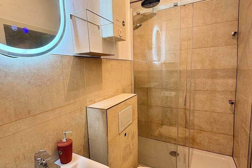 Entire apartment, Renovated & Cozy apartment with classy bathroom! in Frankfurt am Main, South Hesse