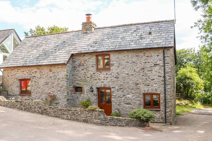 Cottage for 4 people, with garden and pool, with pets in Somerset
