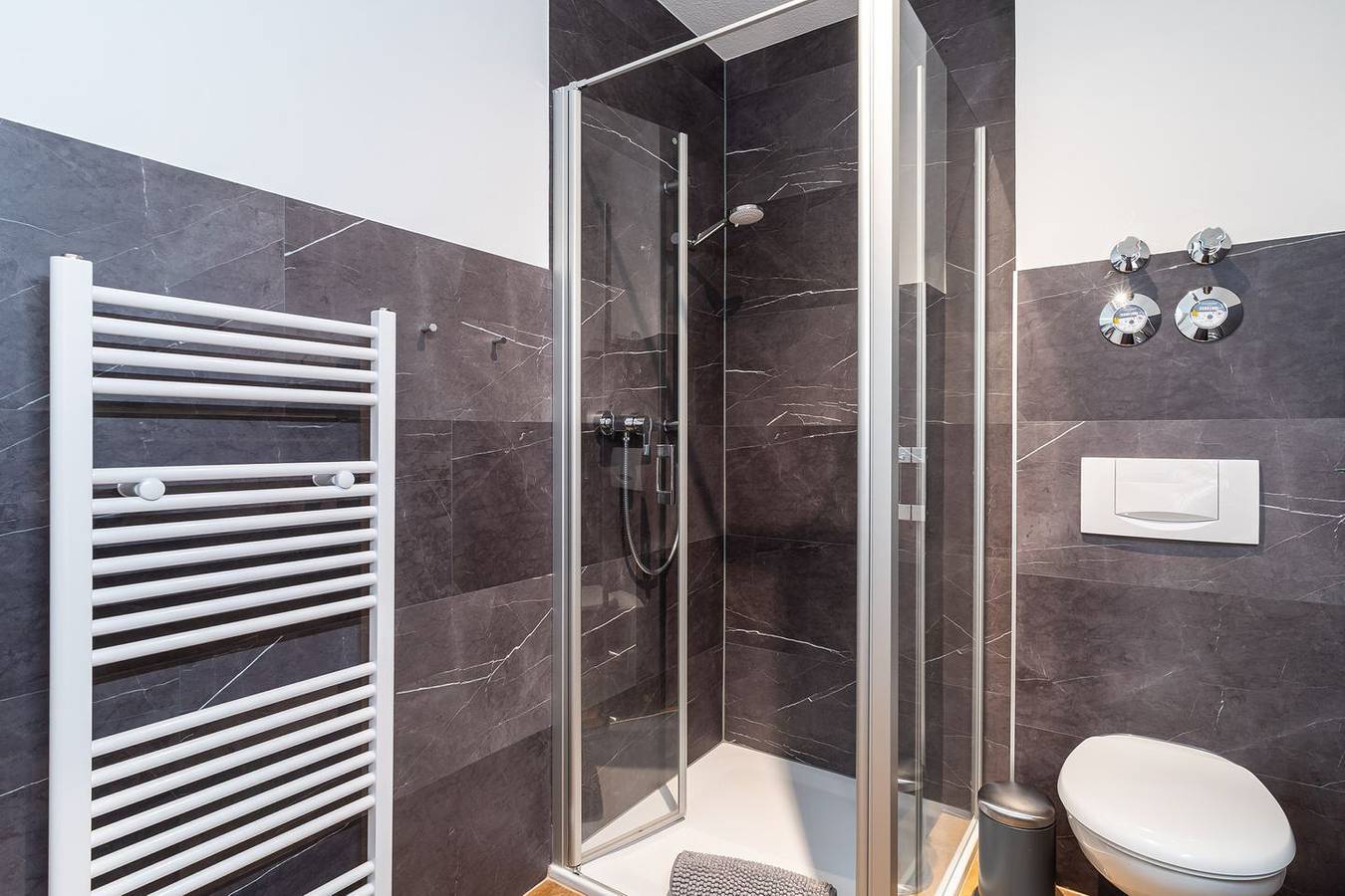 Ganze Wohnung, Direkt am Deich gelegene 3-Zimmer Ferienwohnung mit Balkon in St. Peter-Ording, Eiderstedt