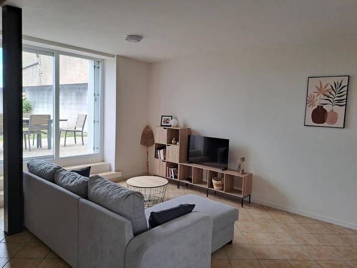 Location de vacances pour 8 personnes, avec jardin et terrasse à Tesson (Charente-Maritime)